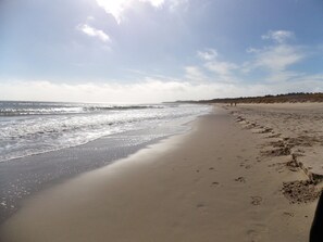 Beach nearby, sun-loungers, beach towels - The Dunes, Ballinesker, Curracloe, Co Wexford (Curracloe, Enniscorthy)