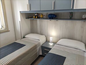 2 chambres, fer et planche à repasser, accès au Wi-Fi (inclus)
