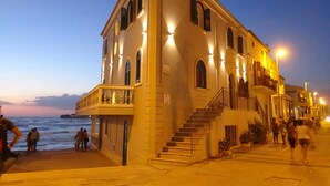 A multi-story building with a balcony and a staircase leading to the upper floors. - Marina di Ragusa - House with garden (Santa Croce Camerina)