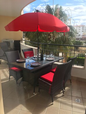 屋外ダイニングエリア