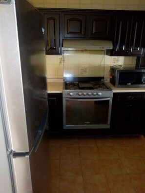 City House, 3 Bedrooms, Kitchen, Garden Area | Private kitchen | Fridge, microwave, stovetop, coffee/tea maker - Las Hadas (León)