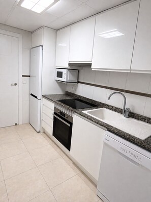 Coffee/tea maker, fridge, microwave, oven