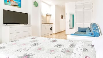 Iron/ironing board, free WiFi, bed sheets