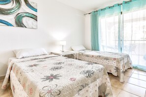 Fer et planche à repasser, accès au Wi-Fi (inclus), literie fournie