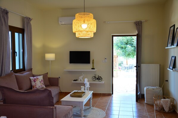 TV - Elianthos Villas / Villa Rose 🌹 (Chania)