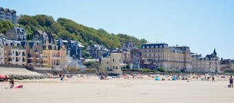 In the heart of Trouville-sur-mer a House ! Everything is done on foot !