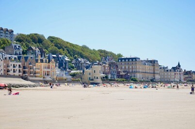 In the heart of Trouville-sur-mer a House ! Everything is done on foot !