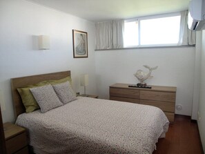 2 Schlafzimmer, Zimmersafe, Bügeleisen/Bügelbrett, Reisekinderbett