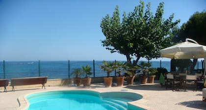 .First line luxrury villa. No car needed ,Tram stop 1 minute walking.