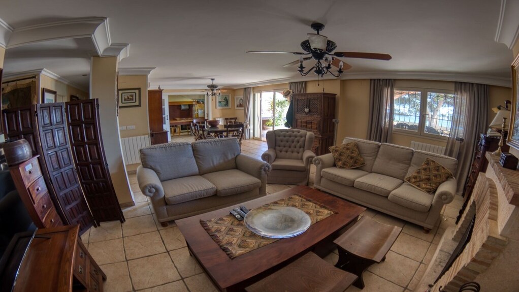 .First Line Luxrury Villa. No Car Needed ,Tram Stop 1 Minute Walking. - El Campello
