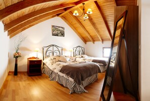 2 bedrooms, iron/ironing board, travel cot, WiFi - Beautiful traditional house in rural surroundings (Santa Lucía de Tirajana)