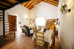 Dining - Beautiful traditional house in rural surroundings (Santa Lucía de Tirajana)