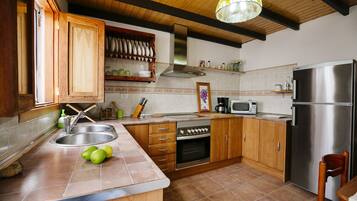 Frigorífic, microones, forn i placa de cuina