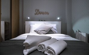 1 slaapkamer, een strijkplank/strijkijzer, internet, beddengoed