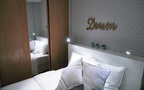 1 chambre, fer et planche à repasser, accès à Internet, literie fournie