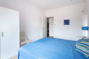 3 bedrooms, iron/ironing board, free WiFi, bed sheets - Frank's house - flat with terrace in the centre (Palermo)