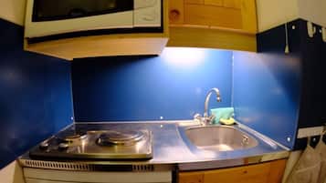 Microwave, dishwasher, coffee/tea maker, cookware/dishes/utensils
