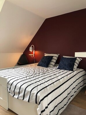 4 bedrooms, iron/ironing board, travel cot, free WiFi