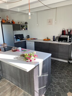 Fridge, microwave, oven, stovetop