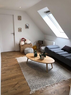 Smart TV, fireplace, offices