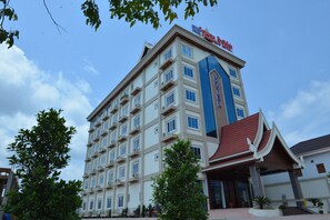 Exterior - Favanhmai Hotel (Phonsavan)