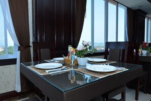 Restaurant - Favanhmai Hotel (Phonsavan)