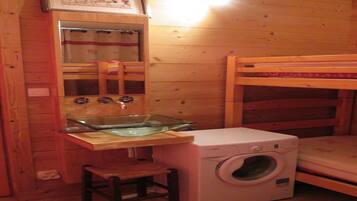 2 bedrooms, travel cot, free WiFi