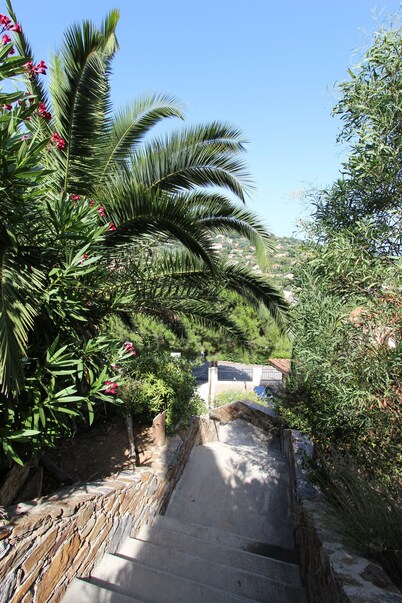 Le Lavandou, Aiguebelle beach 300m, sea view, heated pool, garage, air conditioning...