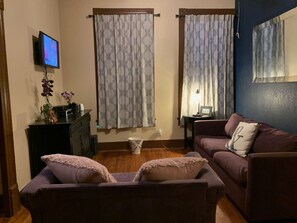 Smart TV, reproductor de DVD, libros y estéreo