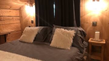 1 bedroom, travel crib, free WiFi, bed sheets