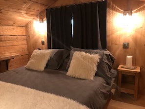 1 chambre, lit parapluie, Wi-Fi gratuit, draps fournis