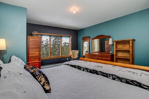 4 bedrooms, desk, iron/ironing board, WiFi