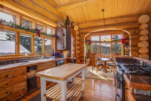 Fridge, microwave, oven, stovetop - Log View Lodge Dog FriendlyUnobstructed Views From Every Room Private Hot Tub (Breckenridge)