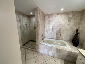 Bathtub, hair dryer, towels, soap - It's All About The View (PUERTO PENASCO)