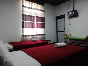 三人房 | 熨斗/熨衣板、免費無線上網