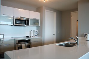 Micro-ondes, four, plaque de cuisson, lave-vaisselle