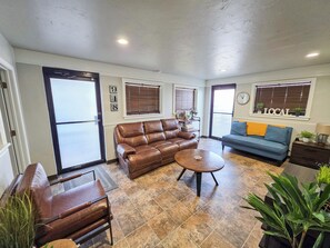 Smart TV, Netflix, servicios de streaming y estéreo 