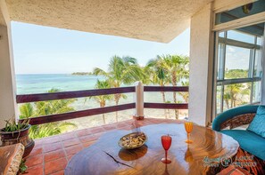 Outdoor dining - Comfortable, charming Caribbean classic, beautiful views, pools, AC and WiFi! (Akumal)