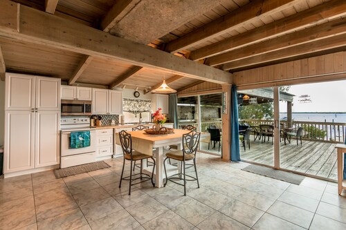 Beautiful  Riverfront Chalet w/ Pool & Boat Dock- Old Florida Fun- Pet Friendly!