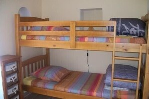 2 chambres, fer et planche à repasser, Wi-Fi, draps fournis