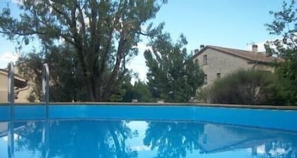 Sarrians rental for 4 people, pets welcome.