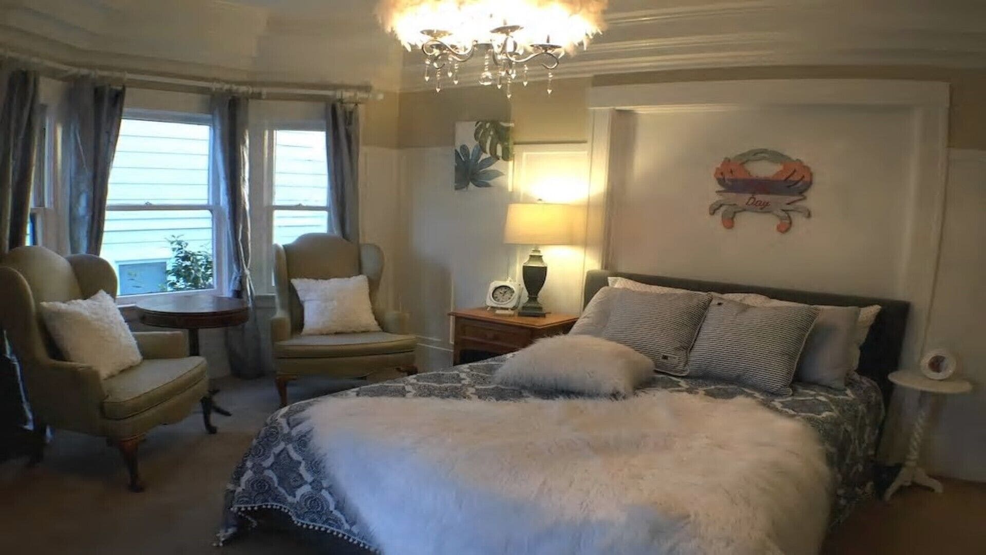 4 bedrooms, iron/ironing board, WiFi, bed sheets