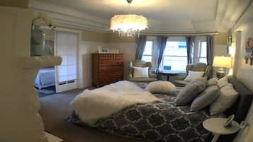4 bedrooms, iron/ironing board, WiFi, bed sheets