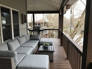 Property grounds - Cedar Suite: Mountain Getaway overlooking The Roaring River on the vineyard (Traphill)