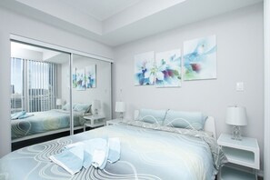 1 bedroom, iron/ironing board, WiFi, bed sheets - Modern Paradise Condo Just over Scotia Bank Arena/ Leafs/Raptors (Old Toronto)