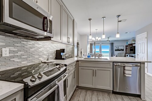 Ah, Summer! Updated Ocnfrt Condo w Country Club Perks!- Ocnfrt Pool & Golf