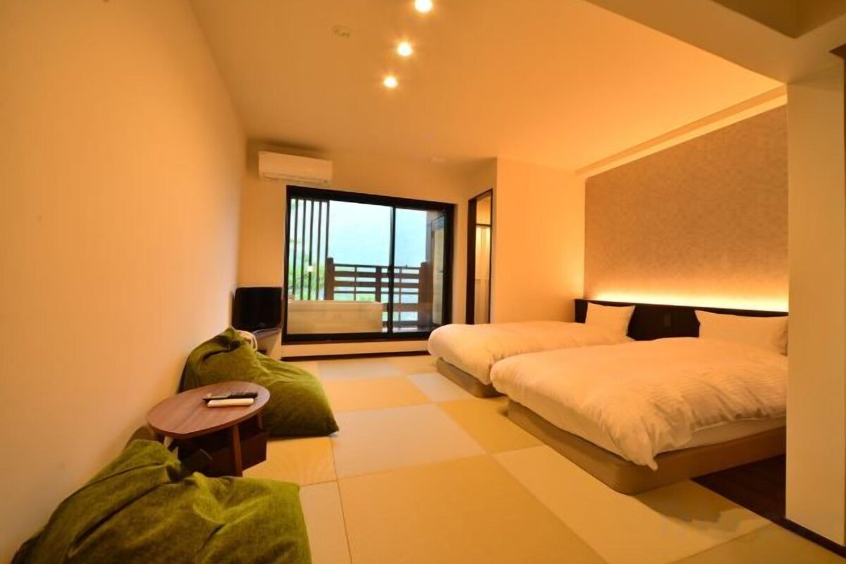 In-room safe, WiFi (free)