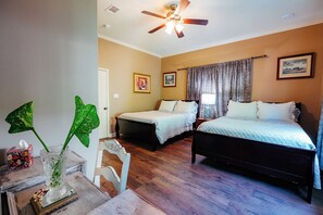 3 habitaciones, tabla de planchar con plancha, wifi y ropa de cama 