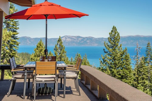 Panoramic Lake View Home,Tahoe City,New Remdl,HotTub,EVchrgr,Private Beach Club!