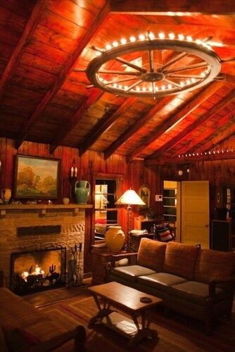 Secluded Western Ranch House on 4 Acres Near Bandera